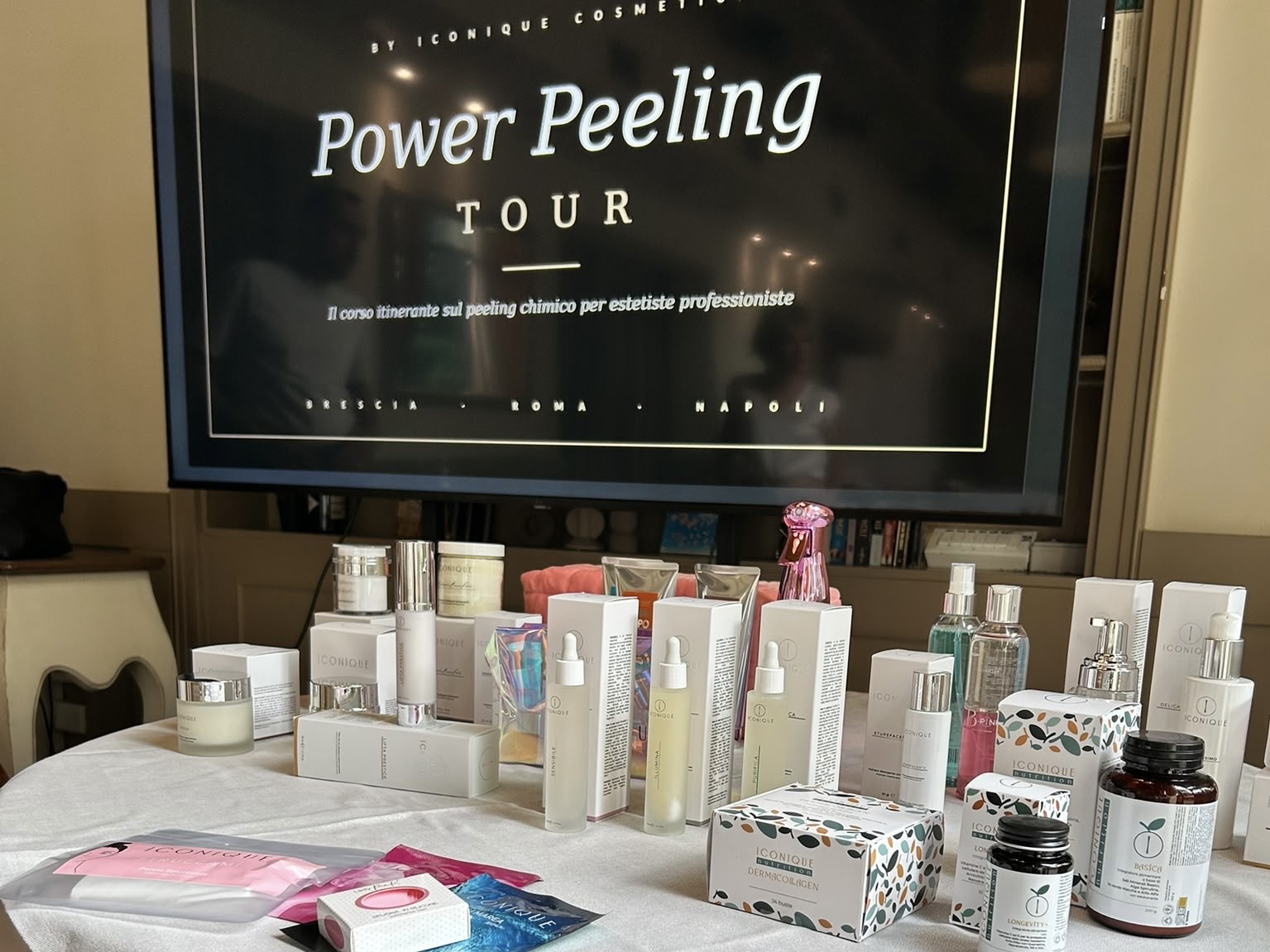 prodotti in esposizione per la giornata del power peeling tour